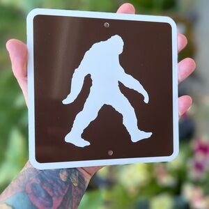 Big Foot / Sasquatch Crossing Metal Sign 6”x6”